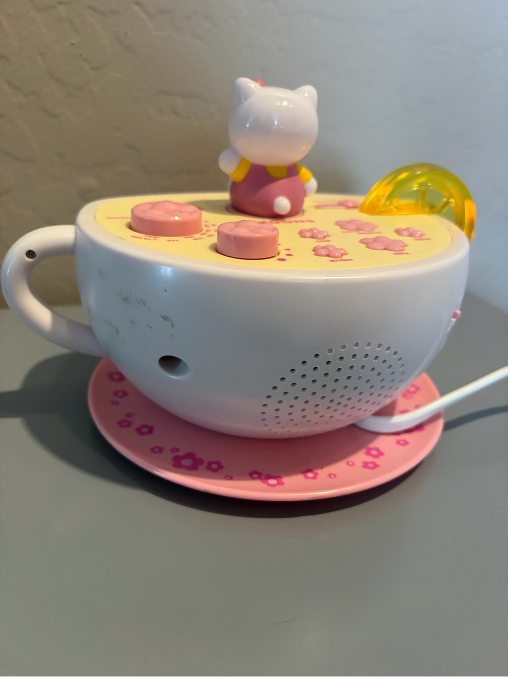 Hello Kitty Tea Cup Alarm Clock Radio Lemon Nightlight Vintage - Picture 4 of 9